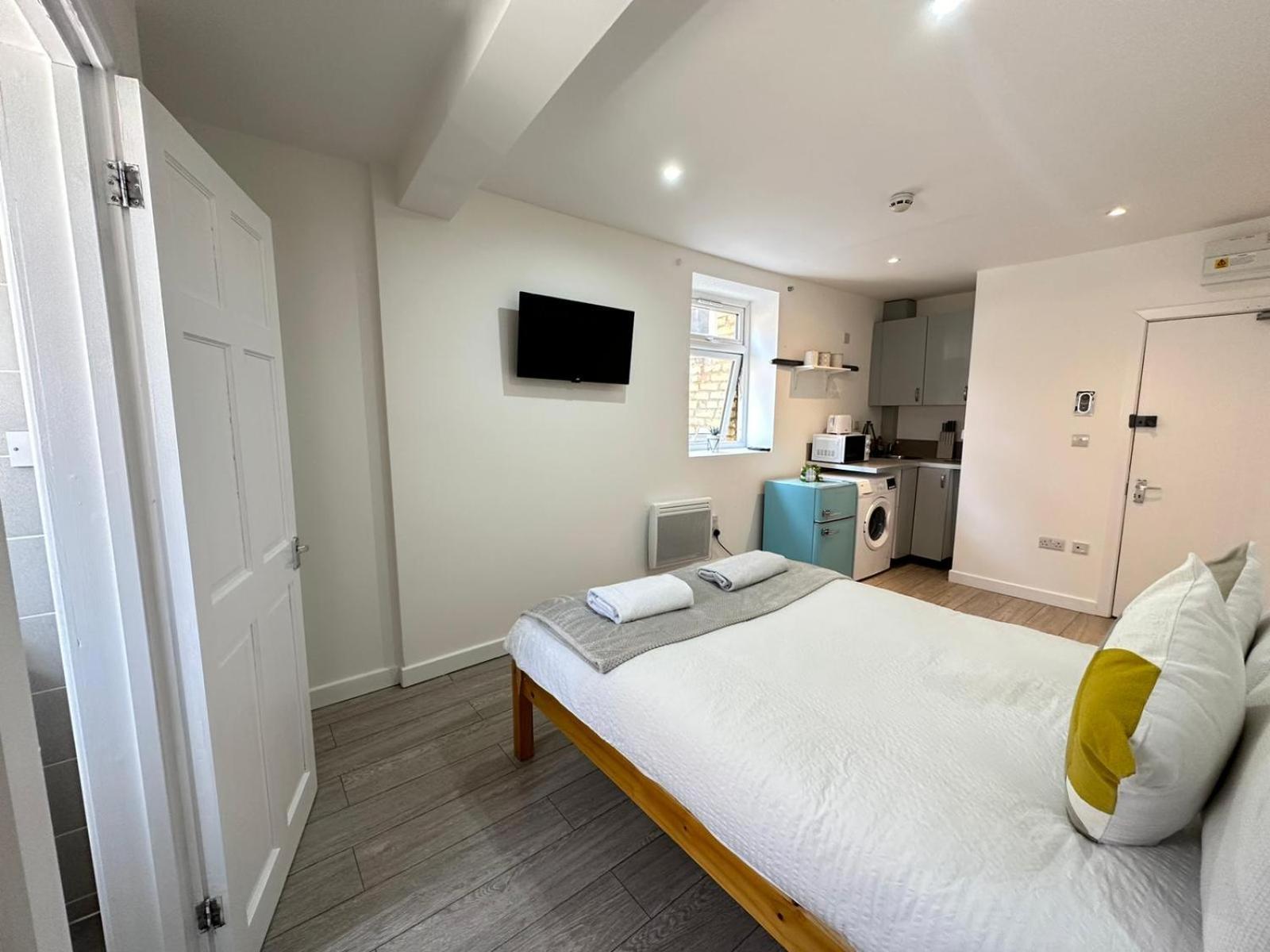 Three Bedroom Near Eye Apartment