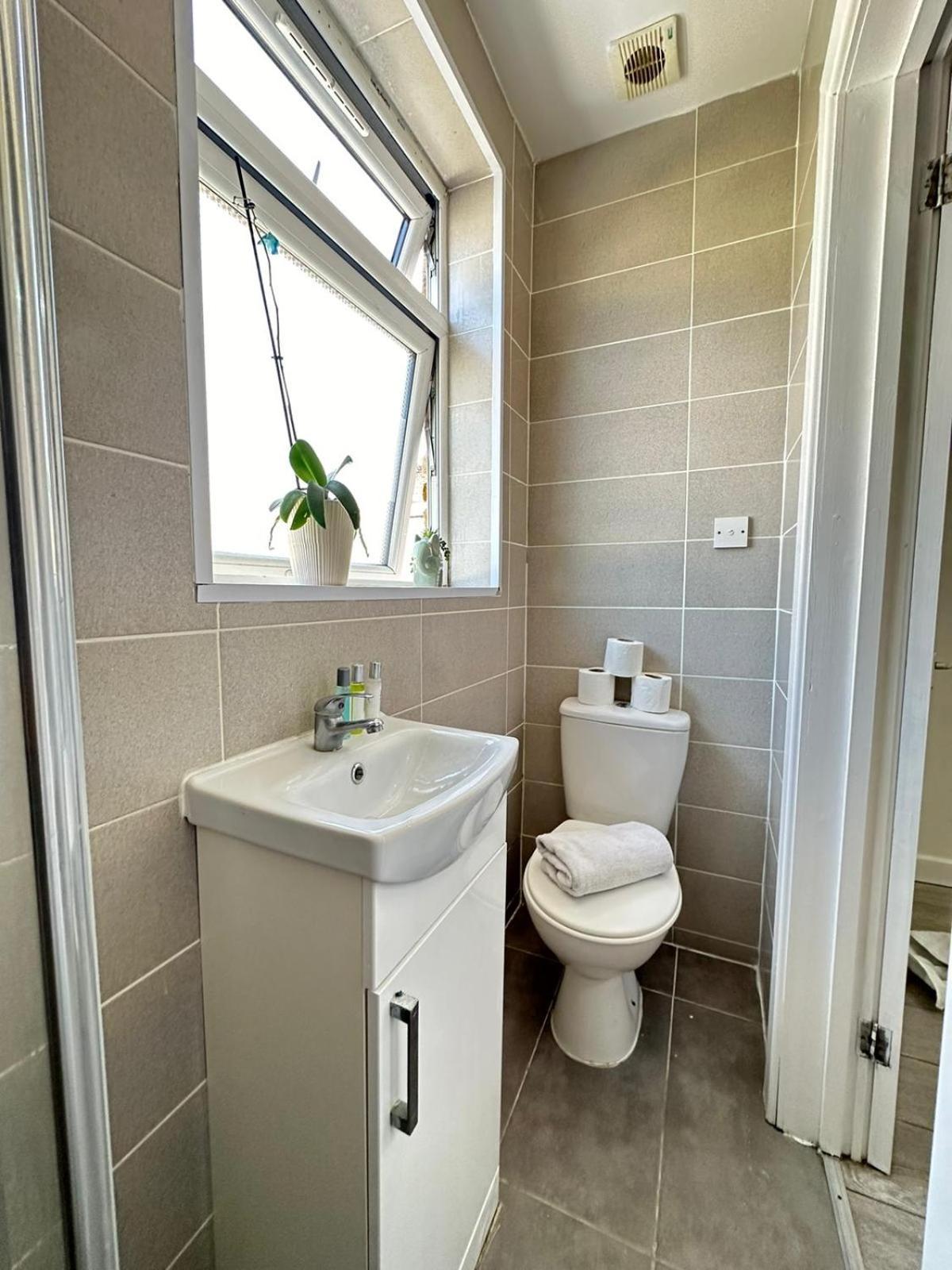 Three Bedroom Near Eye Apartment *