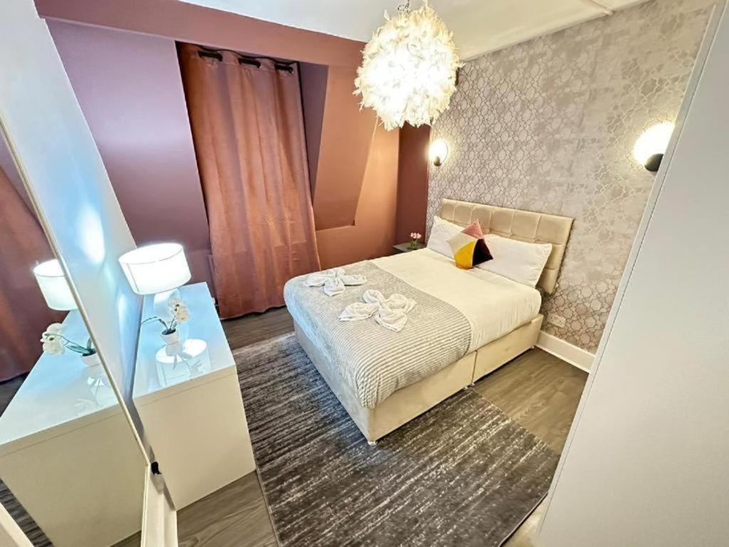 Three Bedroom Near Eye * London