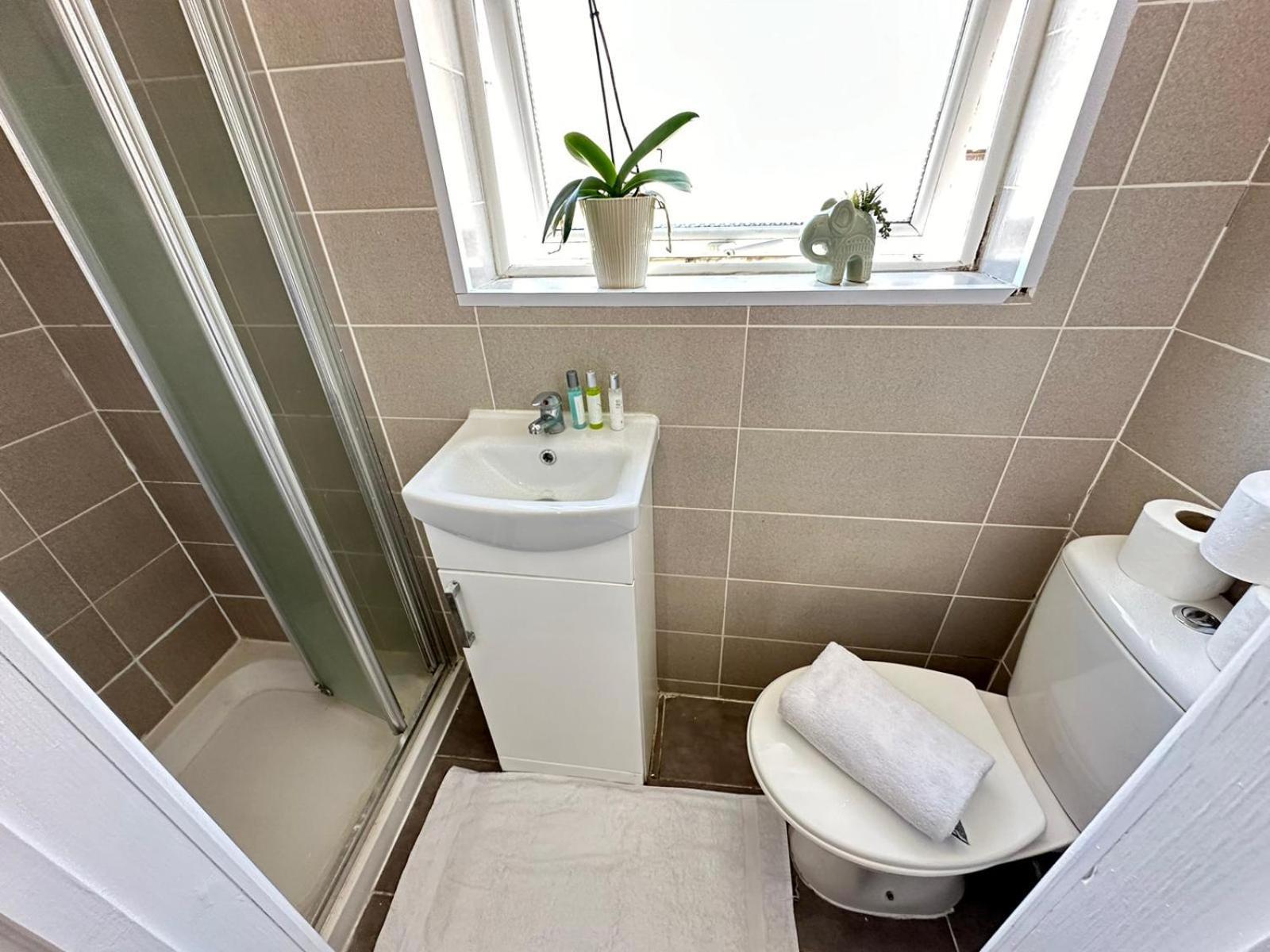 Three Bedroom Near Eye * Londra
