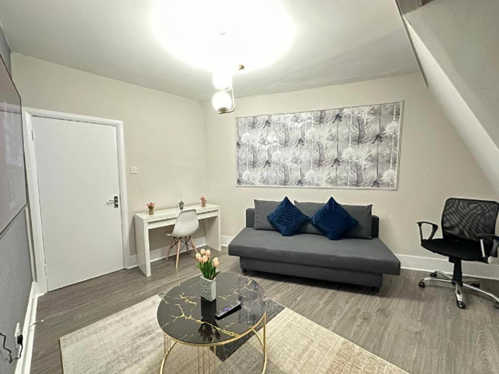 Three Bedroom Near Eye Appartamento